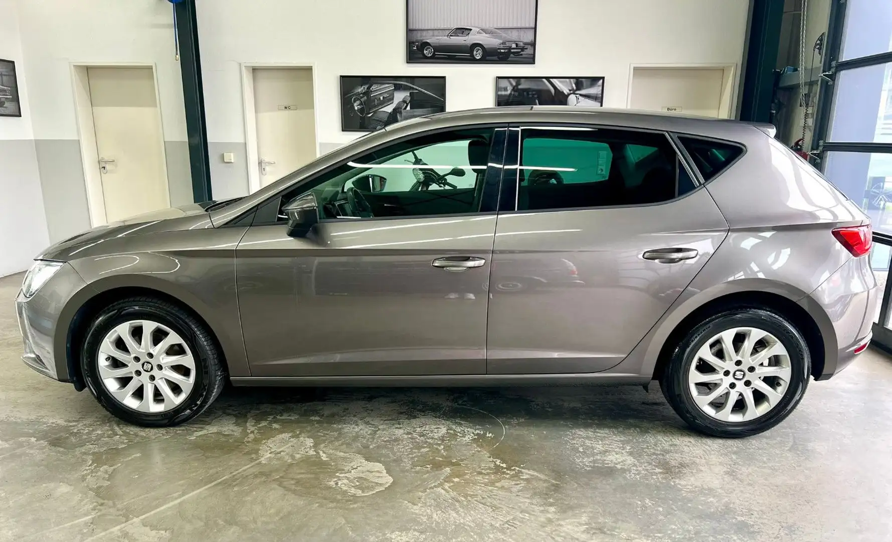 SEAT Leon 1.4 Style+Navi+LED+SHZ+8 fach bereift Šedá - 2