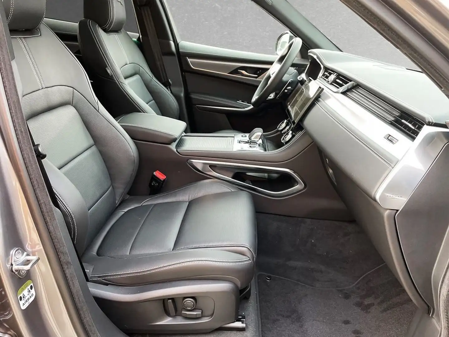Jaguar F-Pace 2.0 D 204 CV AWD aut. R-Dynamic Black Šedá - 2