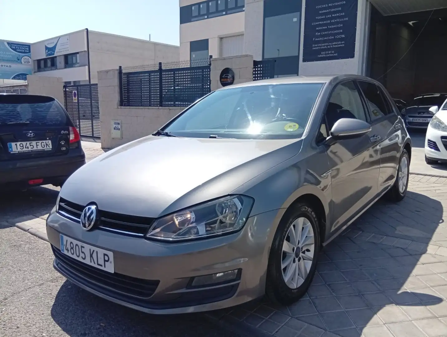 Volkswagen Golf 1.6TDI CR BMT Edition 105 Gris - 1