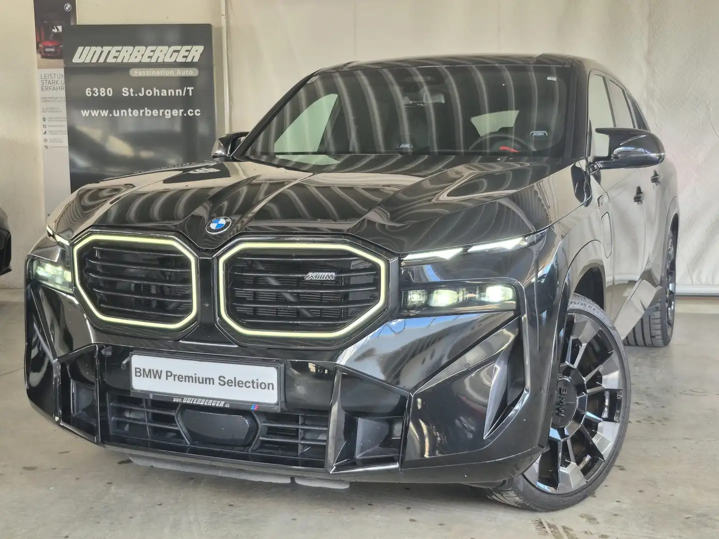 BMW XM 50e M-Sportpaket / AHK Schwarz - 1