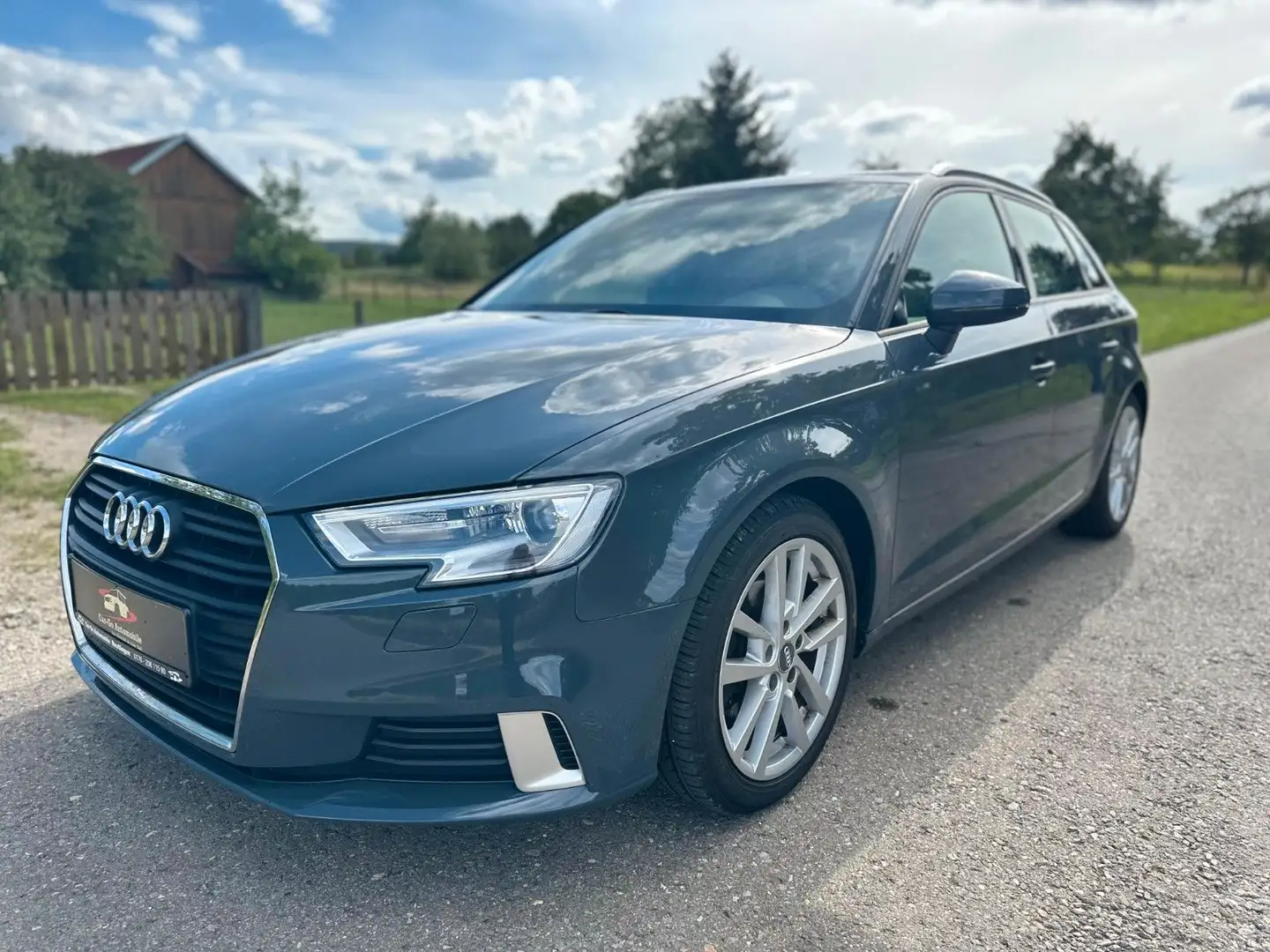 Audi A3 Sportback sport*Automatik*SHZ*Navi*Temp*8xbrf Grau - 2