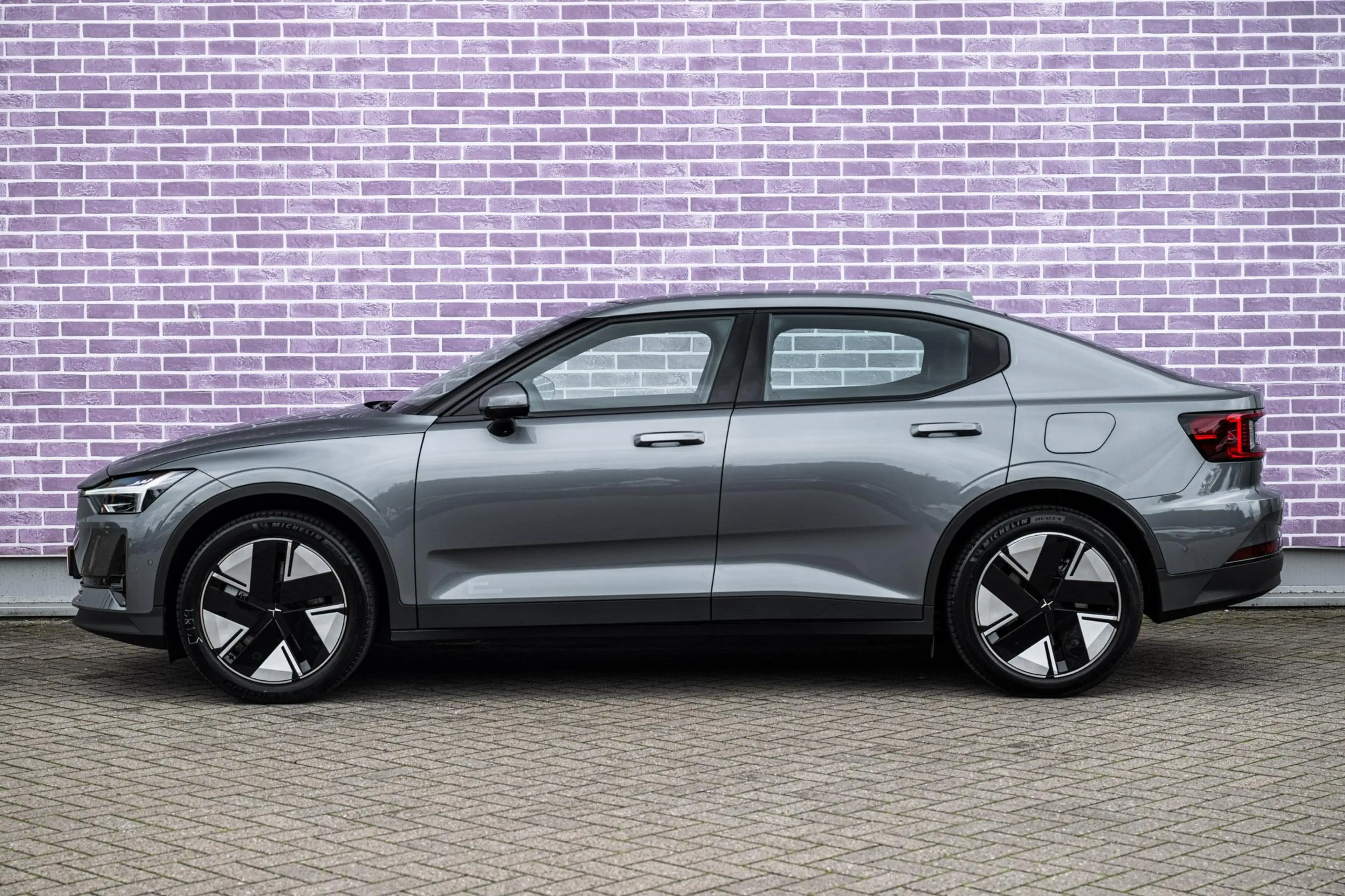 Polestar 2 Long Range Single Motor Plus 82 kWh — photo 4