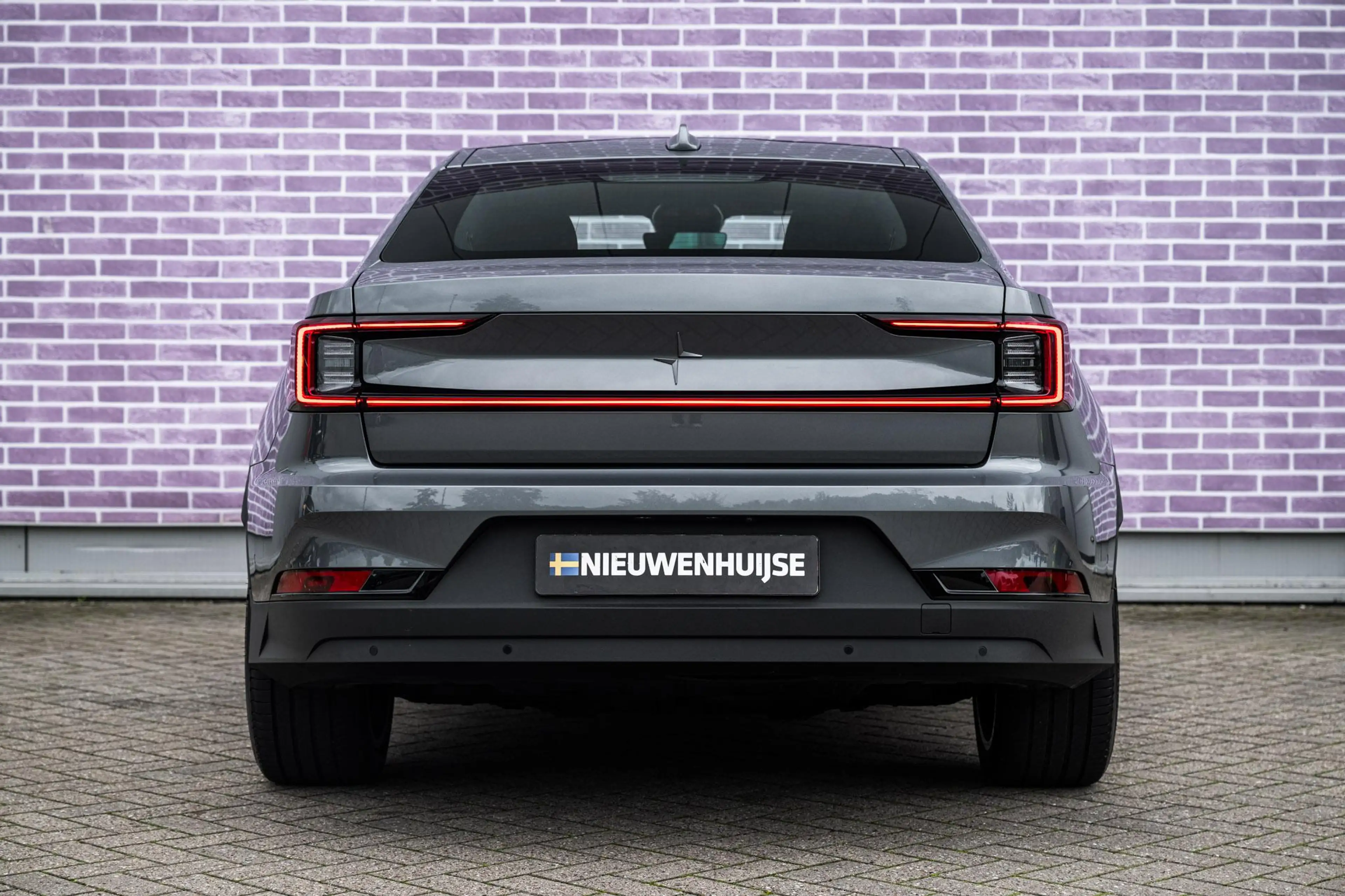 Polestar 2 Long Range Single Motor Plus 82 kWh — photo 10