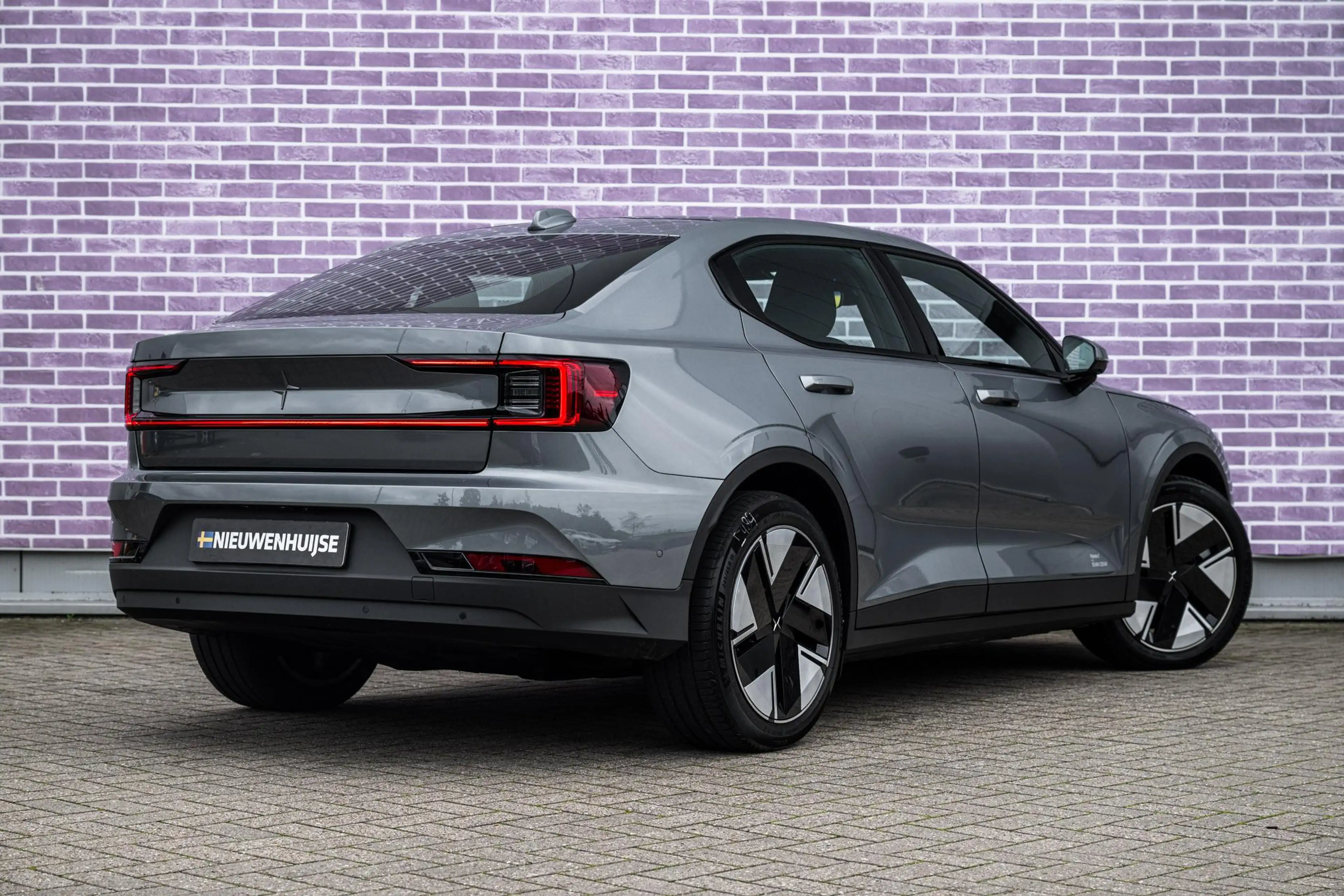 Polestar 2 Long Range Single Motor Plus 82 kWh — photo 2