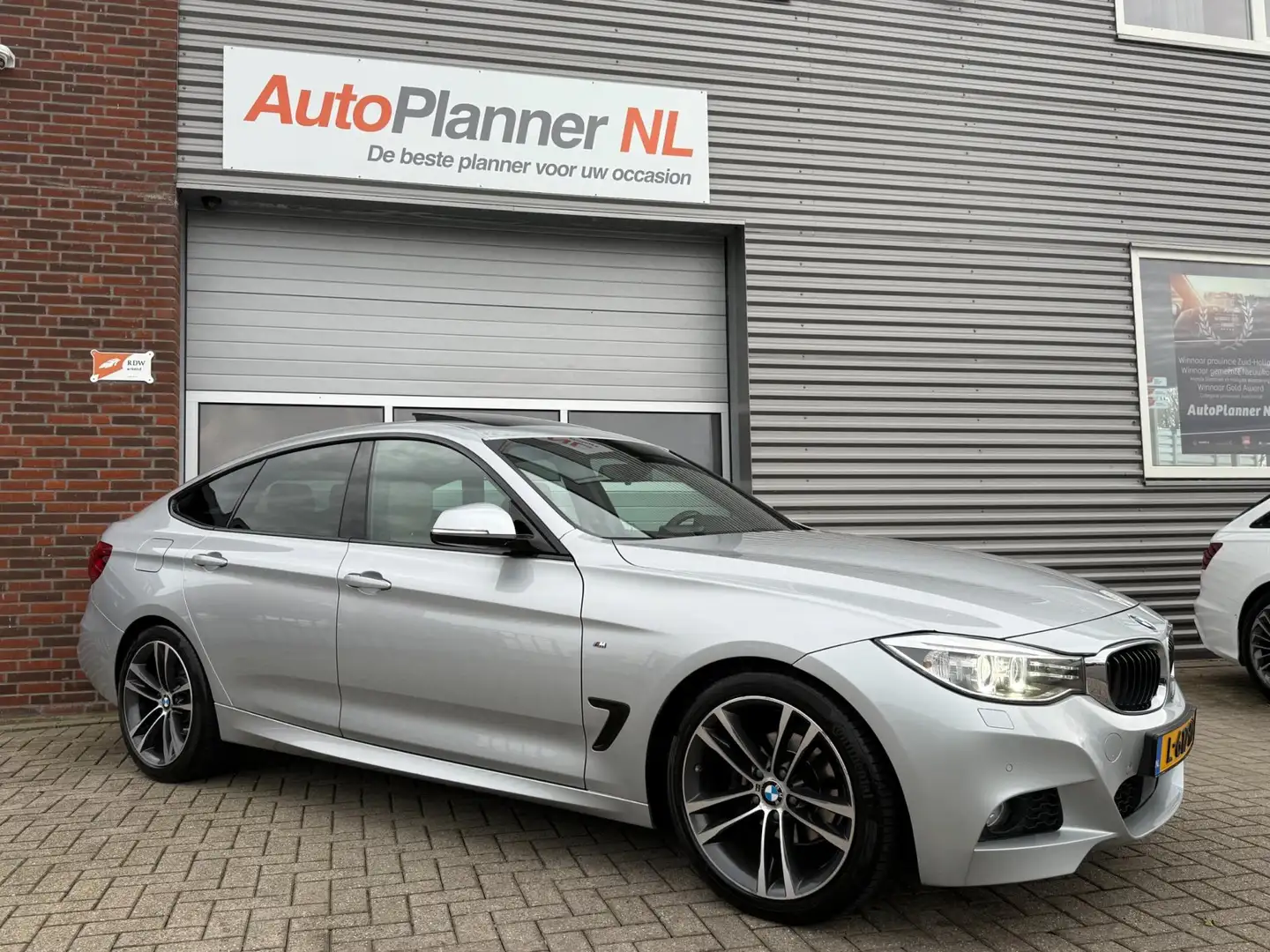 BMW 320 3-serie Gran Turismo 320i High Executive! Camera! Grijs - 2