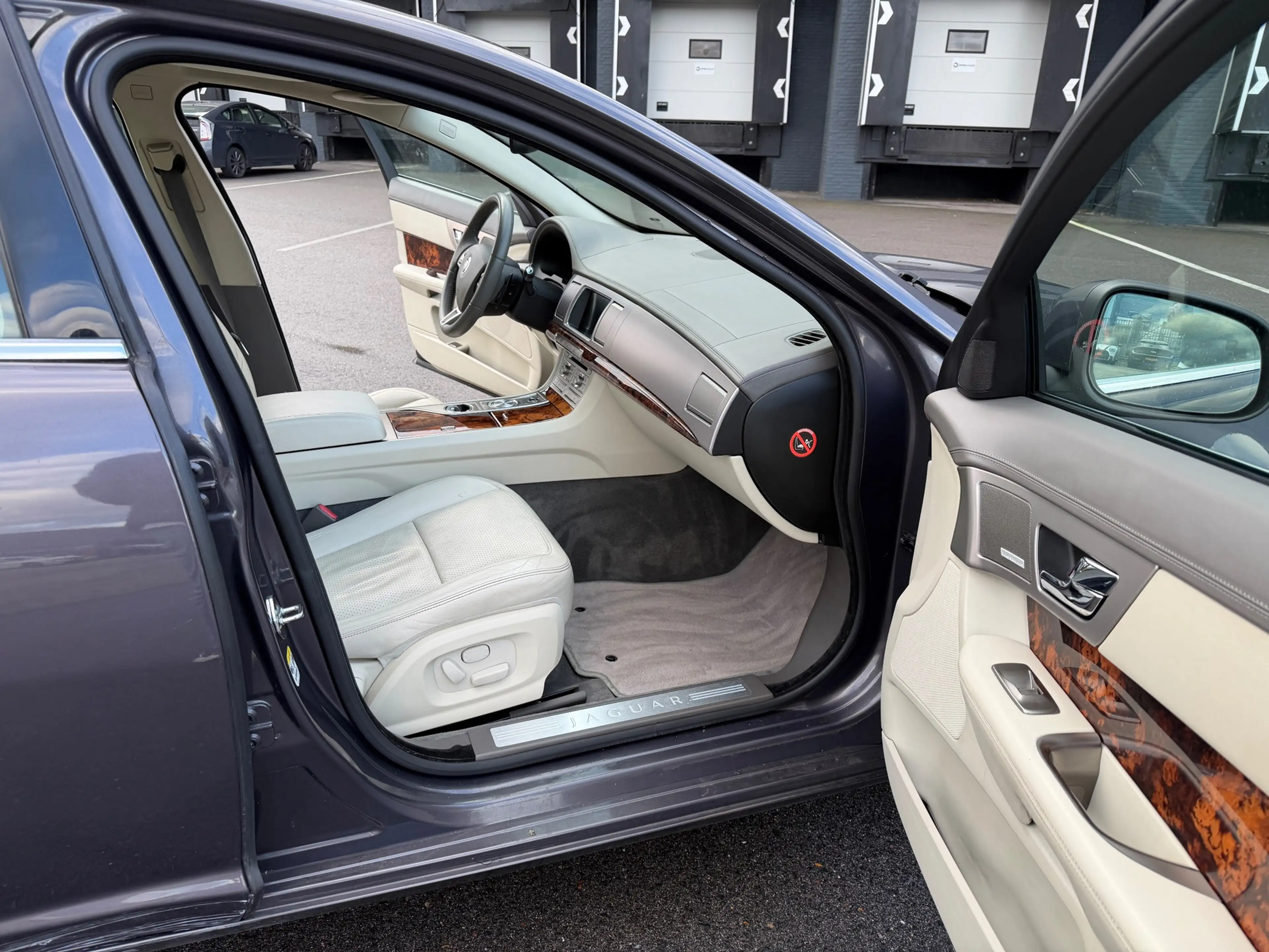Jaguar XF 4.2 V8 Premium Luxury BOWERS-WILKENS/LEDER/STUUR/S — photo 15