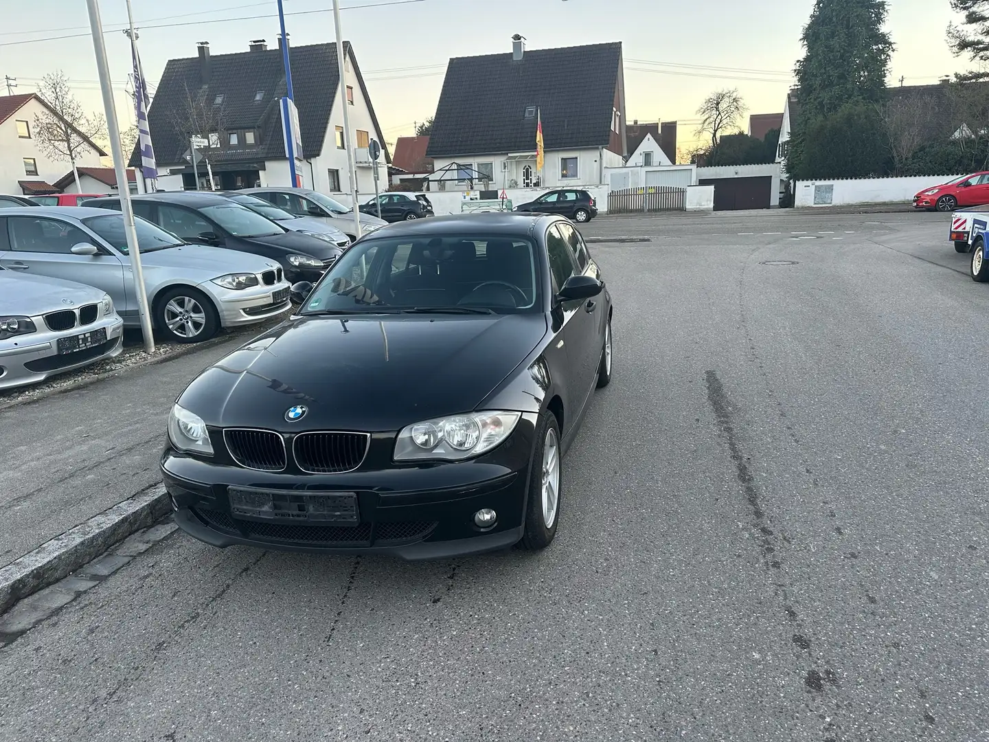 BMW 118 118i Schwarz - 1