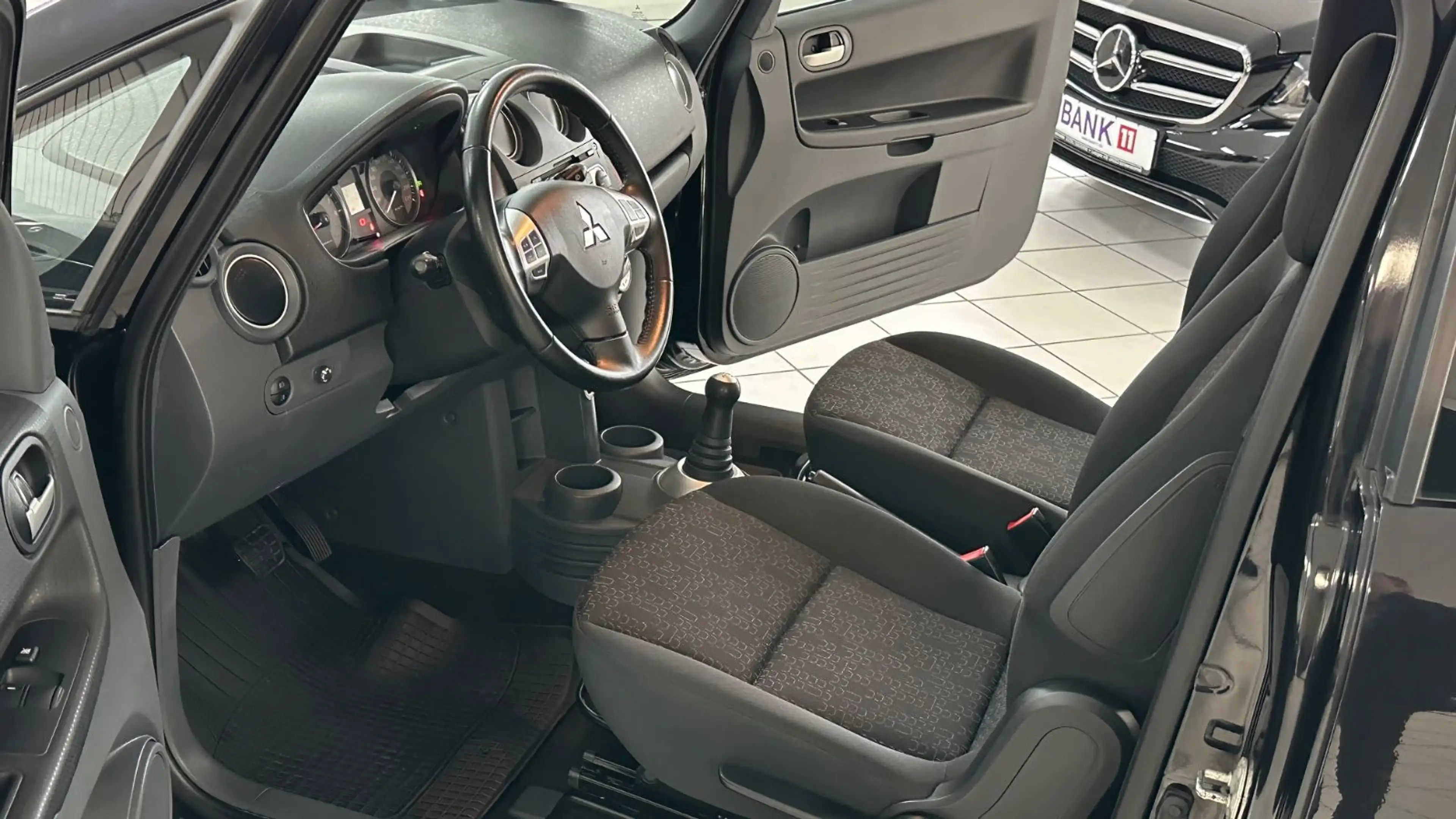 Mitsubishi Colt Lim. 3-trg. Inform TÜV&Garantie *Automatik* — photo 12