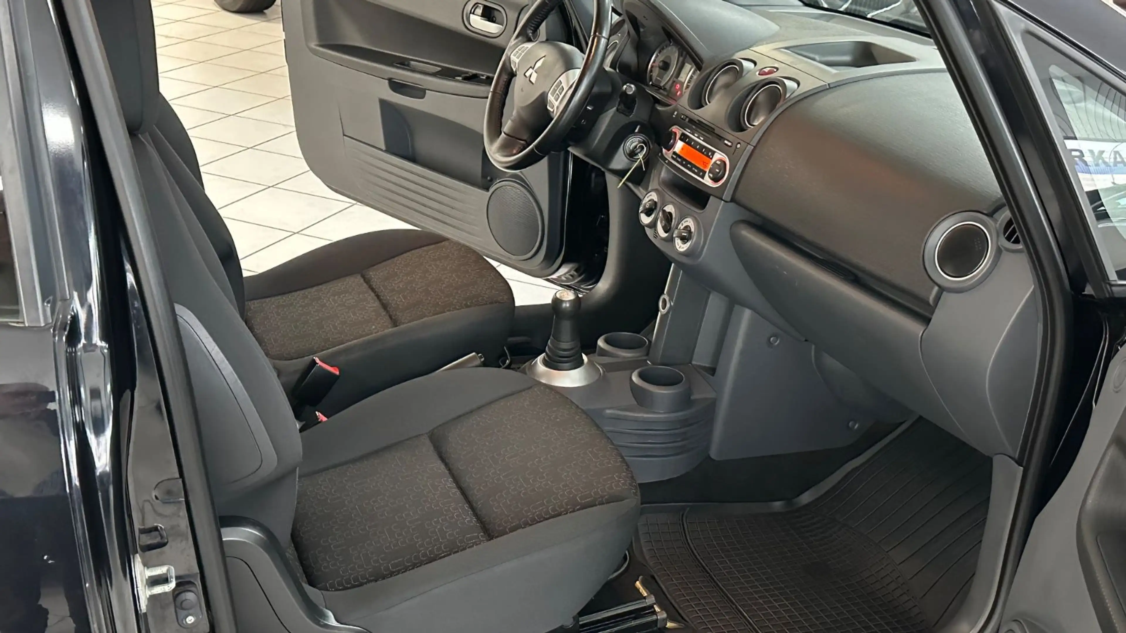 Mitsubishi Colt Lim. 3-trg. Inform TÜV&Garantie *Automatik* — photo 13