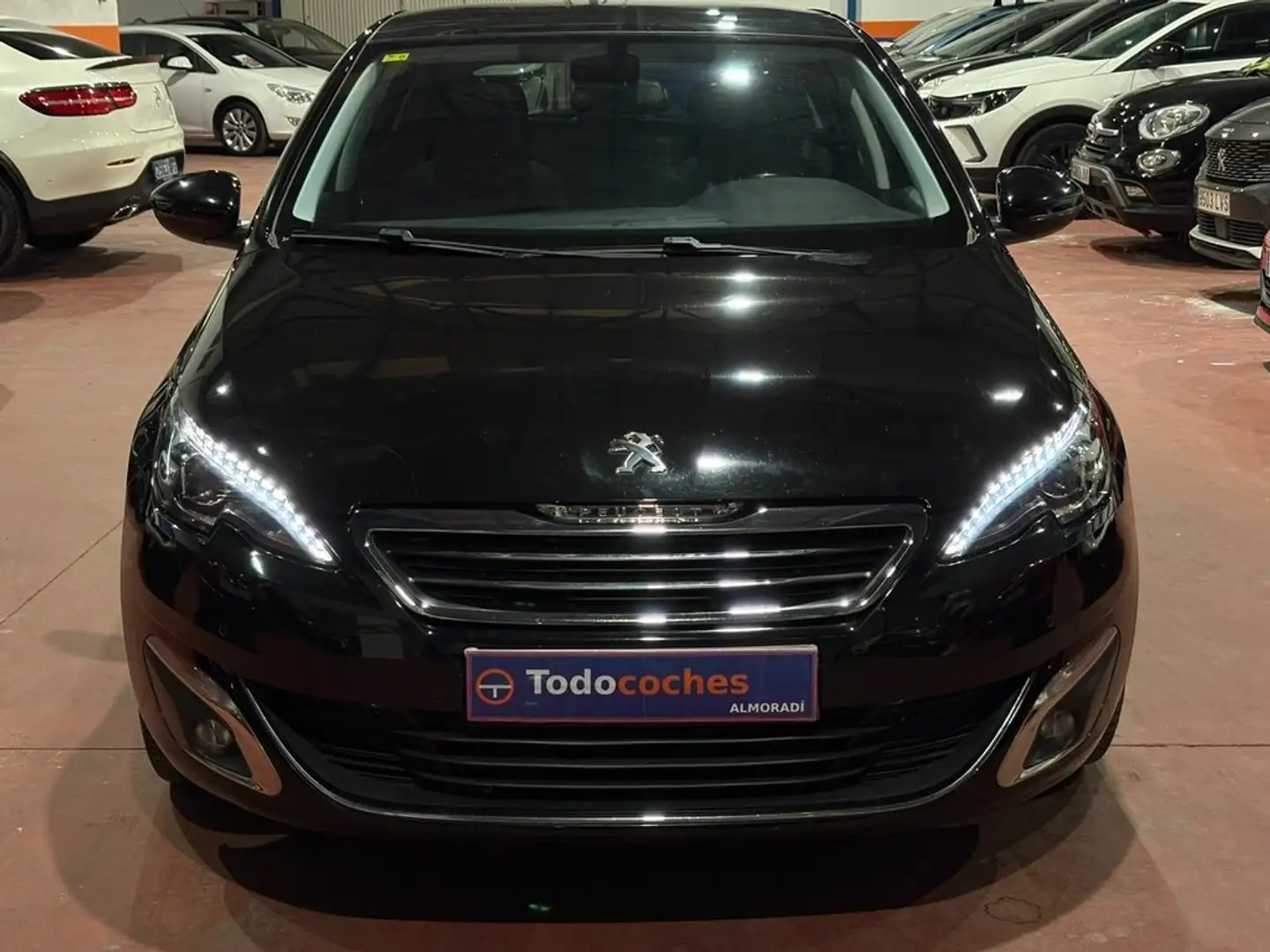 Peugeot 308 1.6 BlueHDi Allure 120 Negro - 2