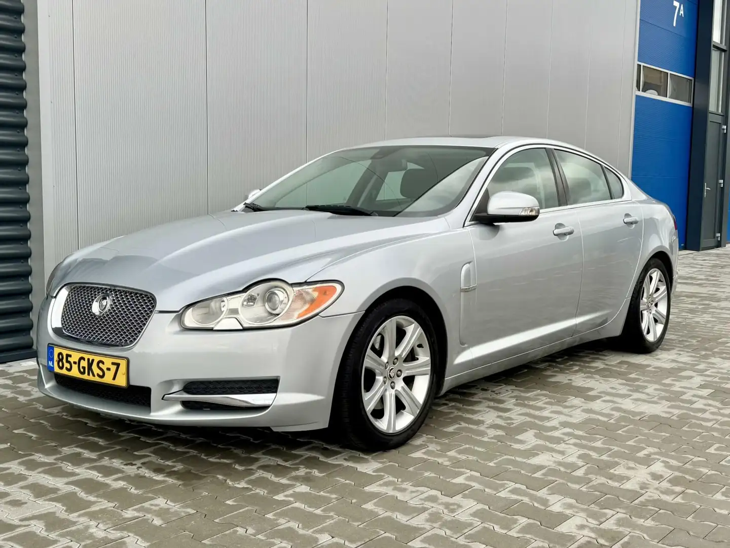 Jaguar XF 2.7D V6 Premium Luxury Schuifdak | Xenon | Lage km Grijs - 1