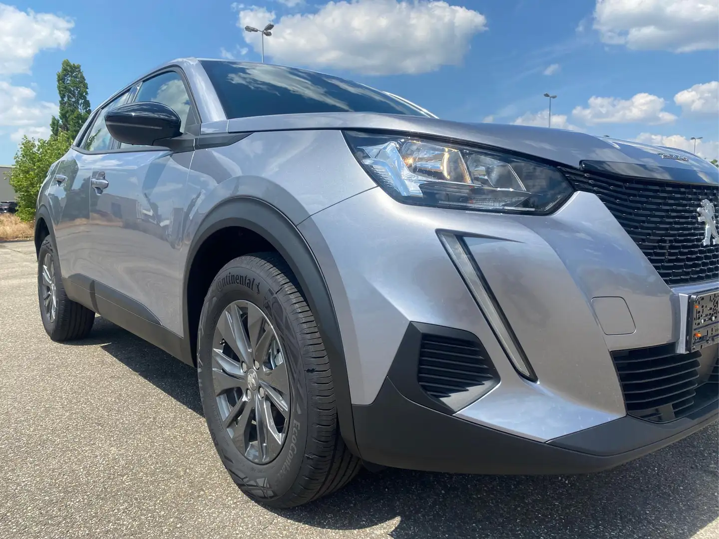 Peugeot 2008 1,2 130 EAT8 Active Pack SHZ Klima Kamera 130 E... Grau - 1