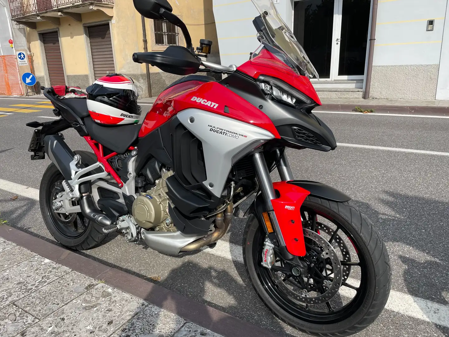 Ducati Multistrada V4 S ESSENTIAL Rosso - 1