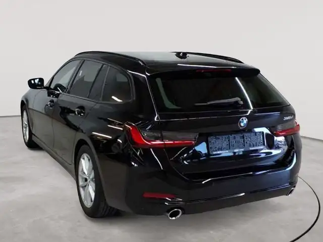 BMW 3 Series view 5