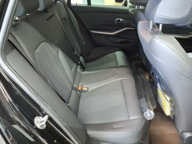 BMW 3 Series view 14