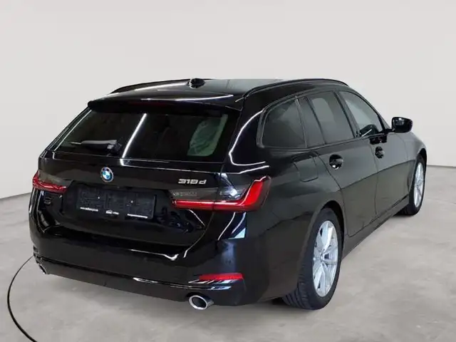 BMW 3 Series view 4