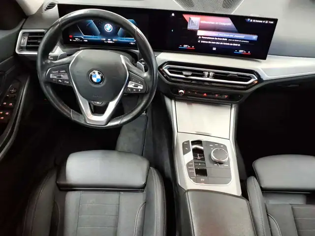 BMW 3 Series view 10