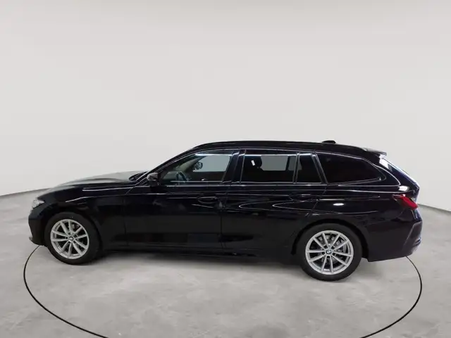 BMW 3 Series view 6