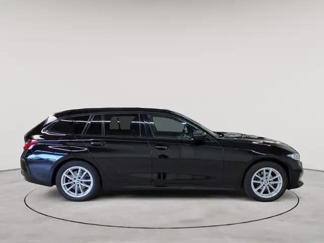 BMW 3 Series view 3