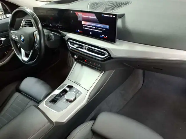 BMW 3 Series view 9
