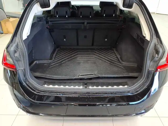 BMW 3 Series view 15