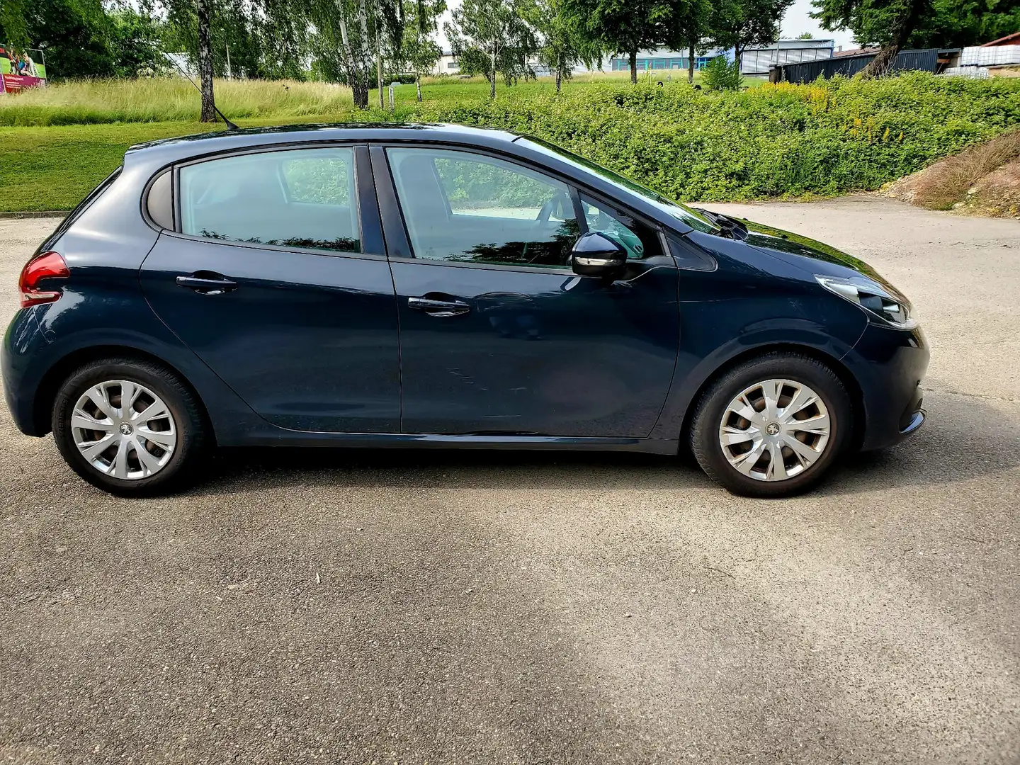 Peugeot 208 Active Grau - 2