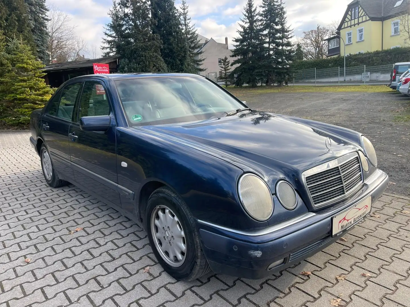 Mercedes-Benz E 240 TÜV 10/2026 Blau - 1