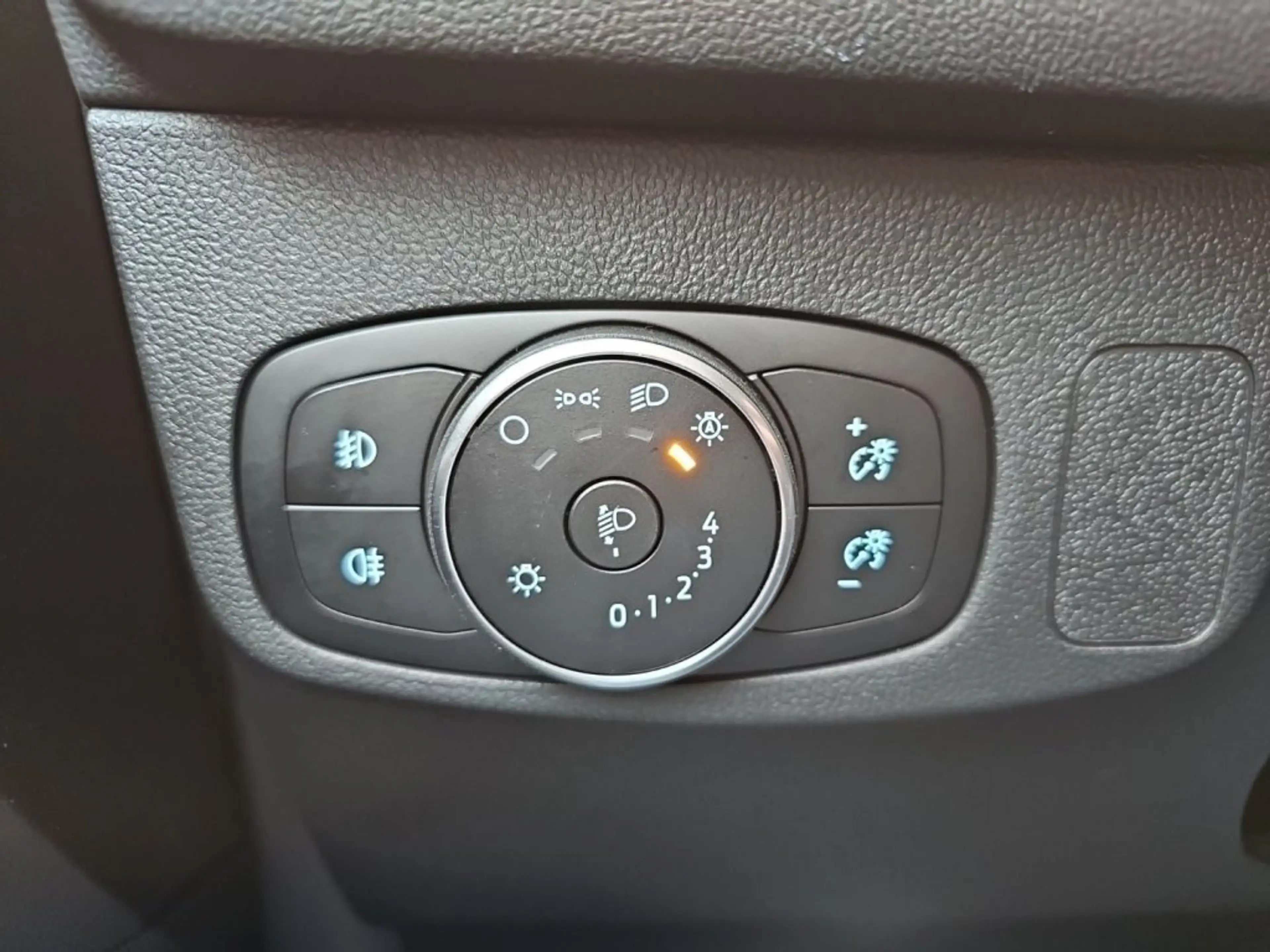 Ford Focus Turnier 1,0 EcoBoost Hybrid Titanium Edition Aut. — photo 14