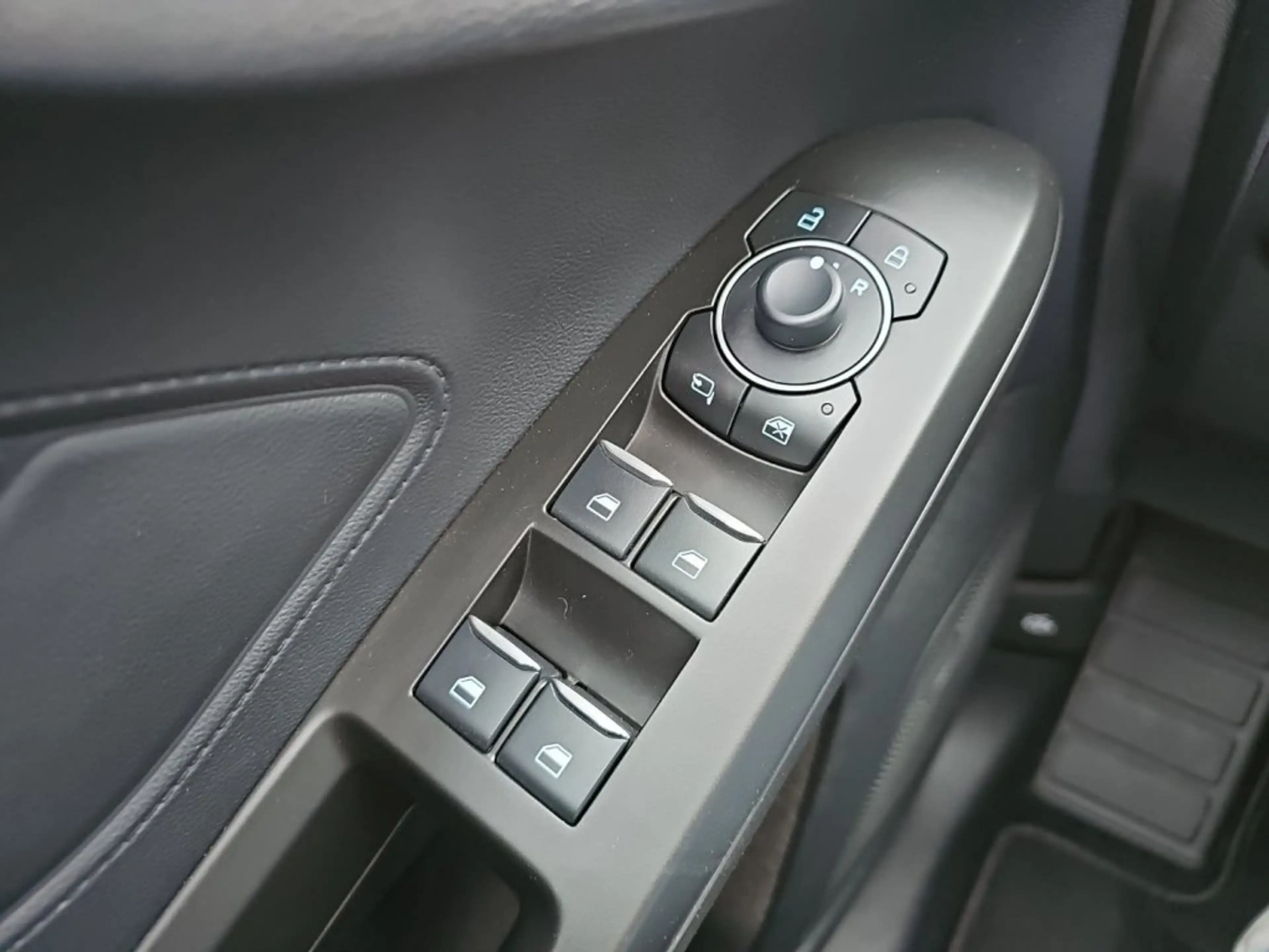 Ford Focus Turnier 1,0 EcoBoost Hybrid Titanium Edition Aut. — photo 13