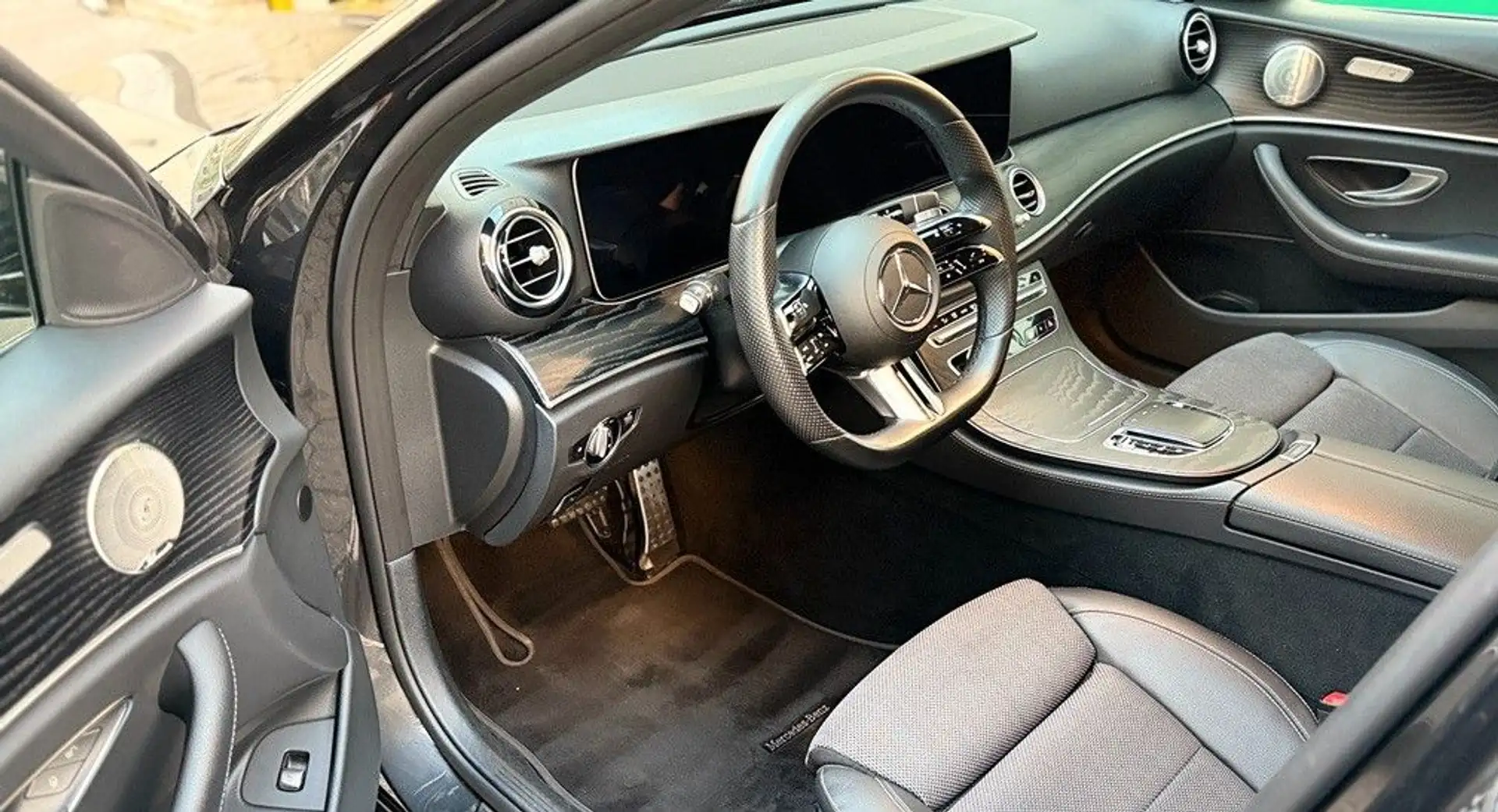 Mercedes-Benz E 220 E -Klasse E 220 d 4Matic AMG-Line Grijs - 2