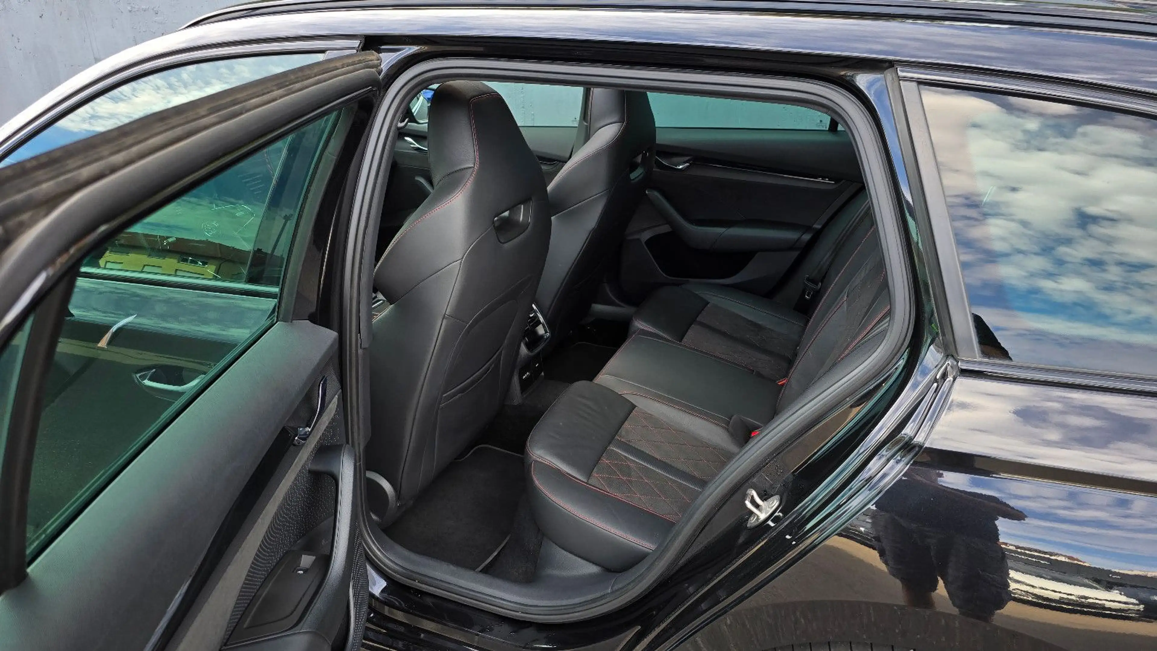 Skoda Octavia RS COMBI DSG Pano/ACC/DCC/HUD/AHK — photo 9