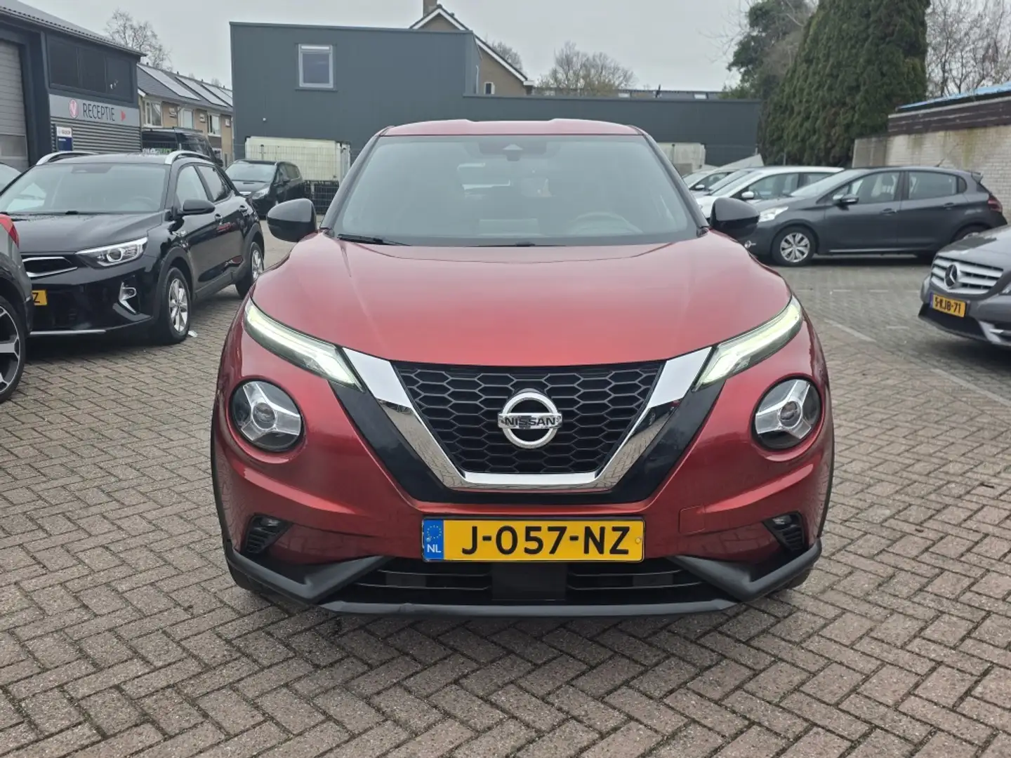 Nissan Juke 1.0 DIG-T N-Connecta, navi, apple carplay/andriod, Rot - 2