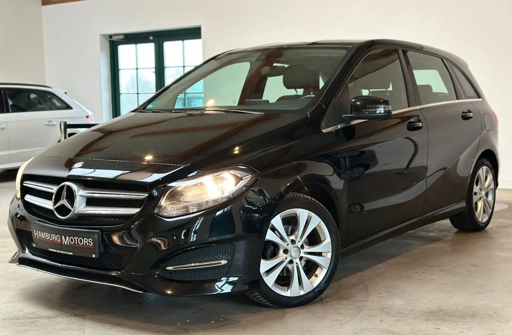 Mercedes-Benz B 180 CDI 7G-DCT Urban NAVI/Parkassistent/PDC Schwarz - 2