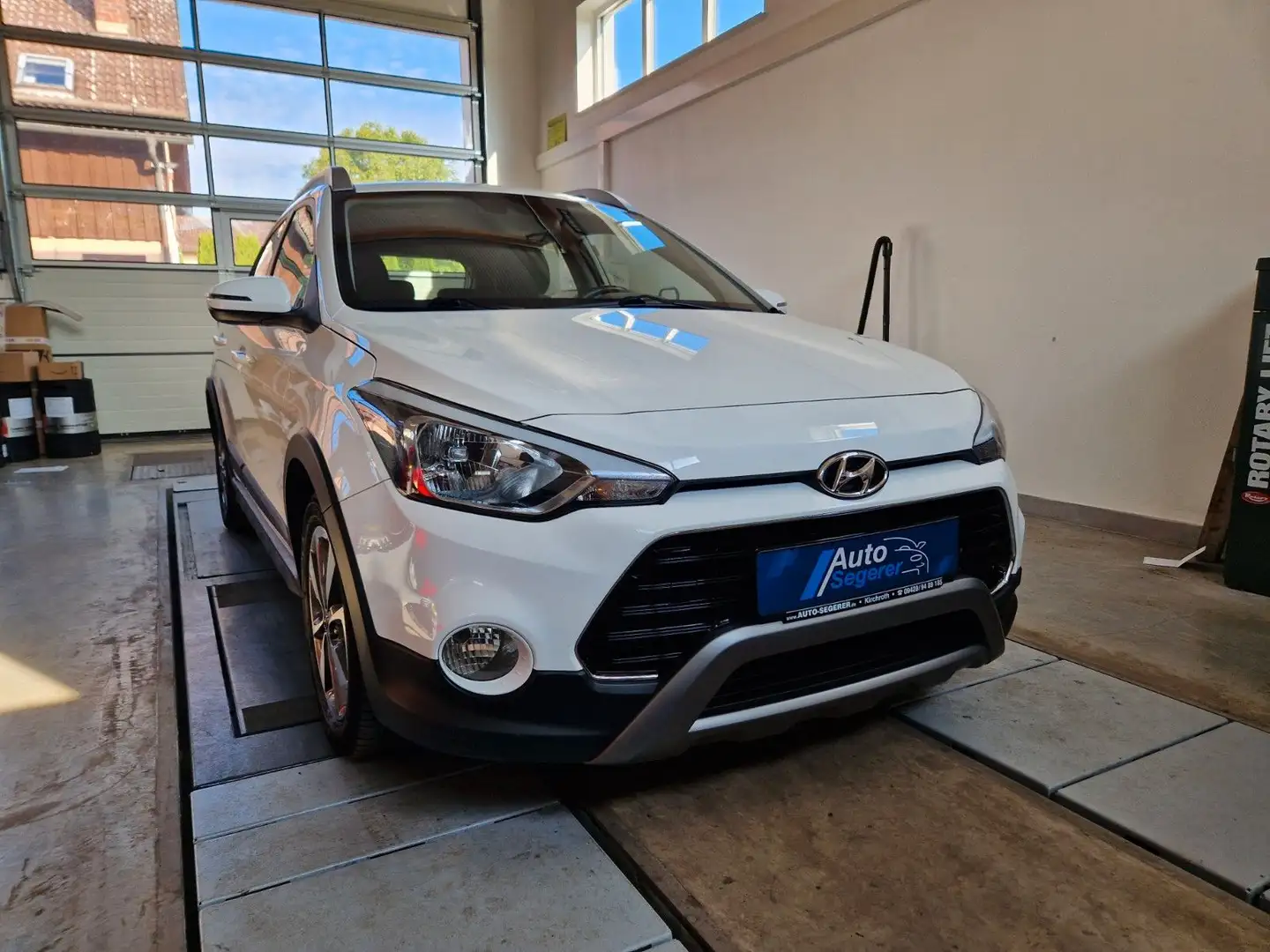 Hyundai i20 Active*1.Hd*NAVI*Kamera*Sitzh*8-fach*Top Blanc - 1