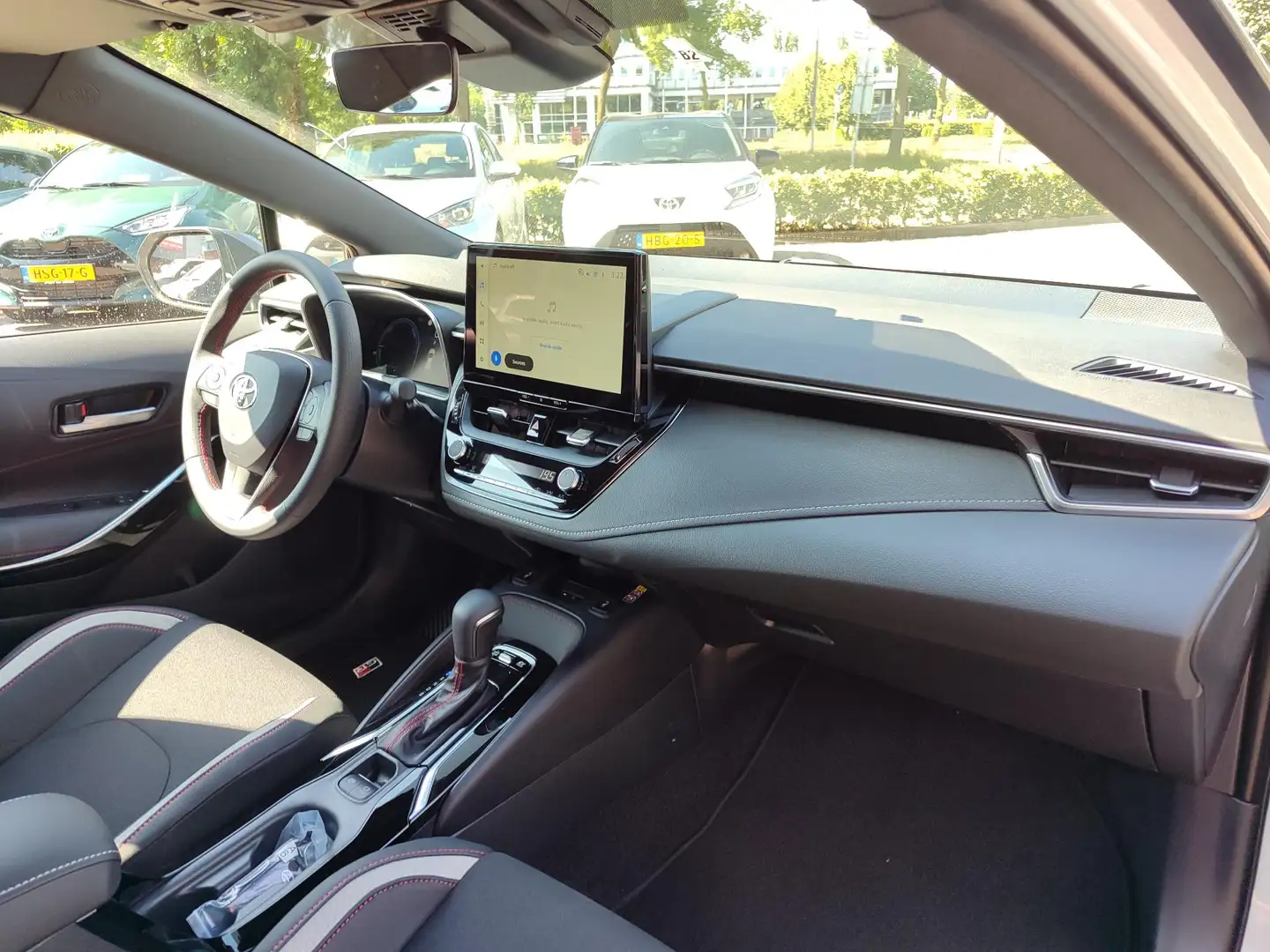 Toyota Corolla Touring Sports Hybrid 140 GR-SPORT NIEUW DIRECT LE Grijs - 2