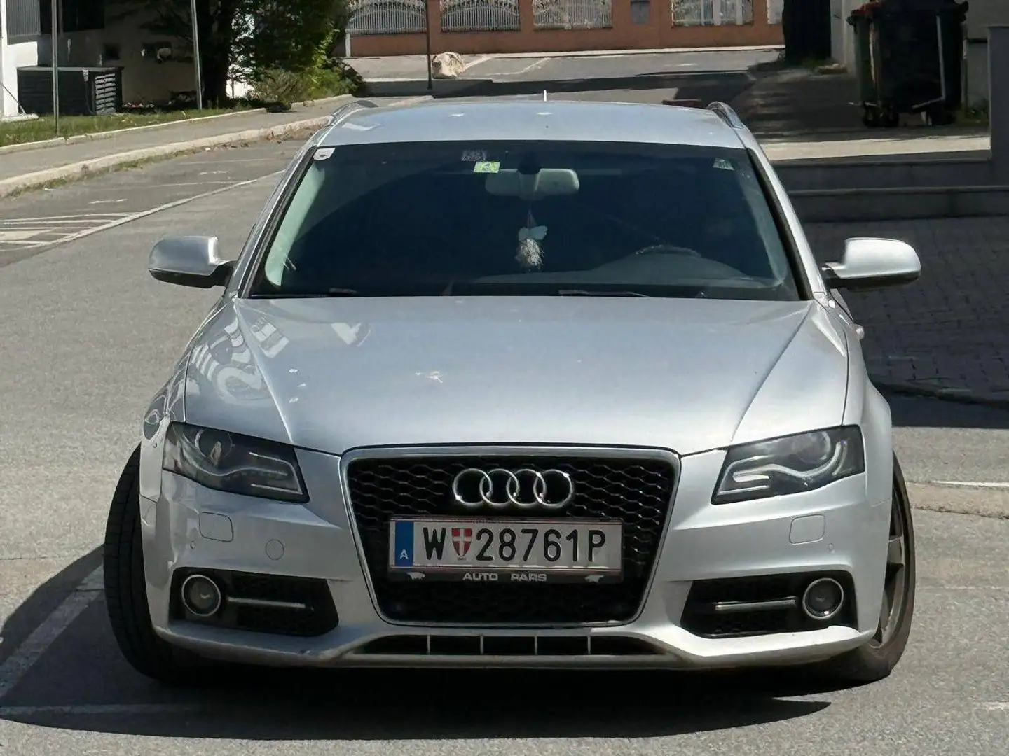 Audi A4 A4 Kombi/Avant 2,0 TDI 143 PS Vollleder, Xenon, Na Silber - 1