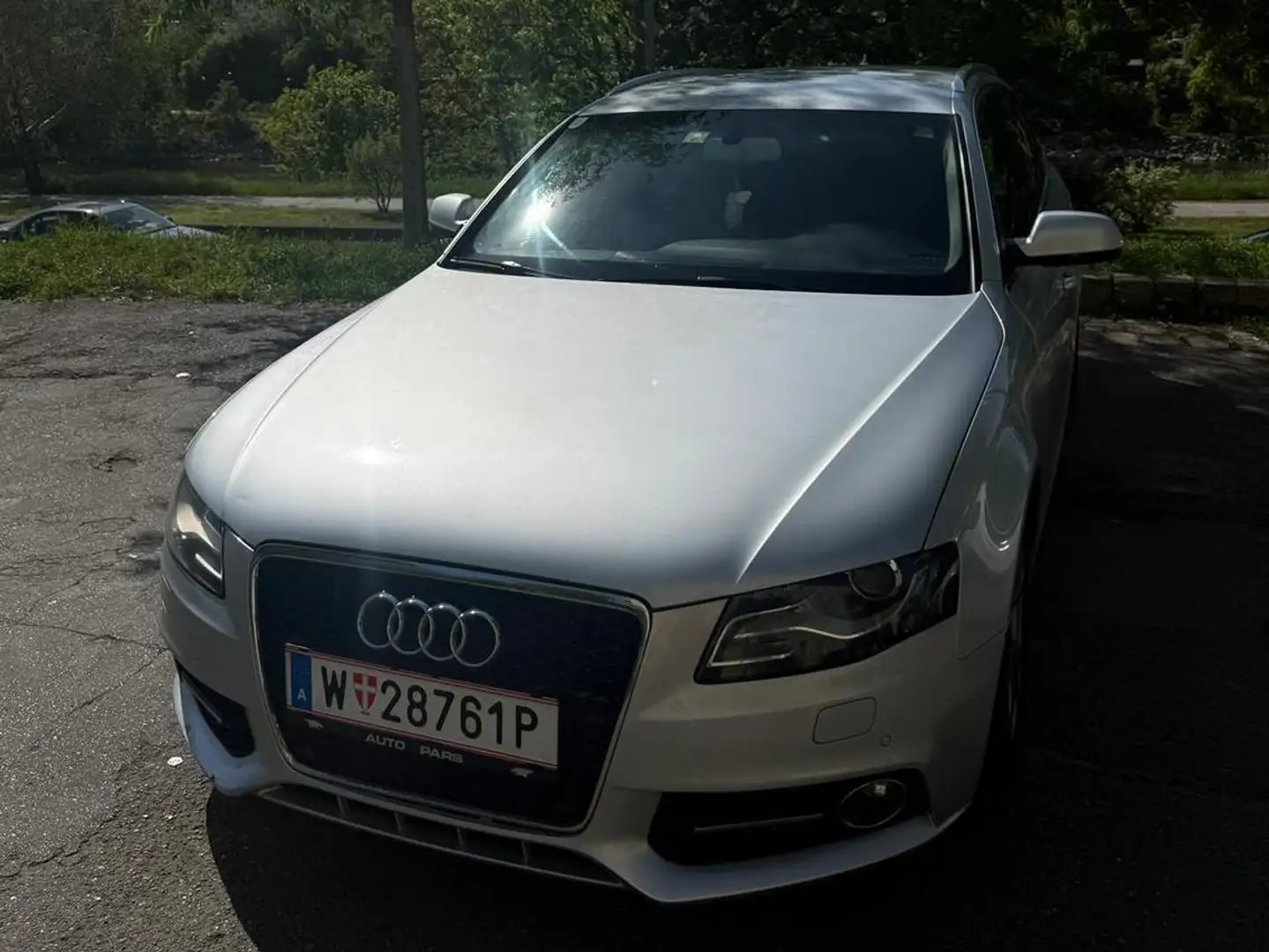 Audi A4 A4 Kombi/Avant 2,0 TDI 143 PS Vollleder, Xenon, Na Silber - 2