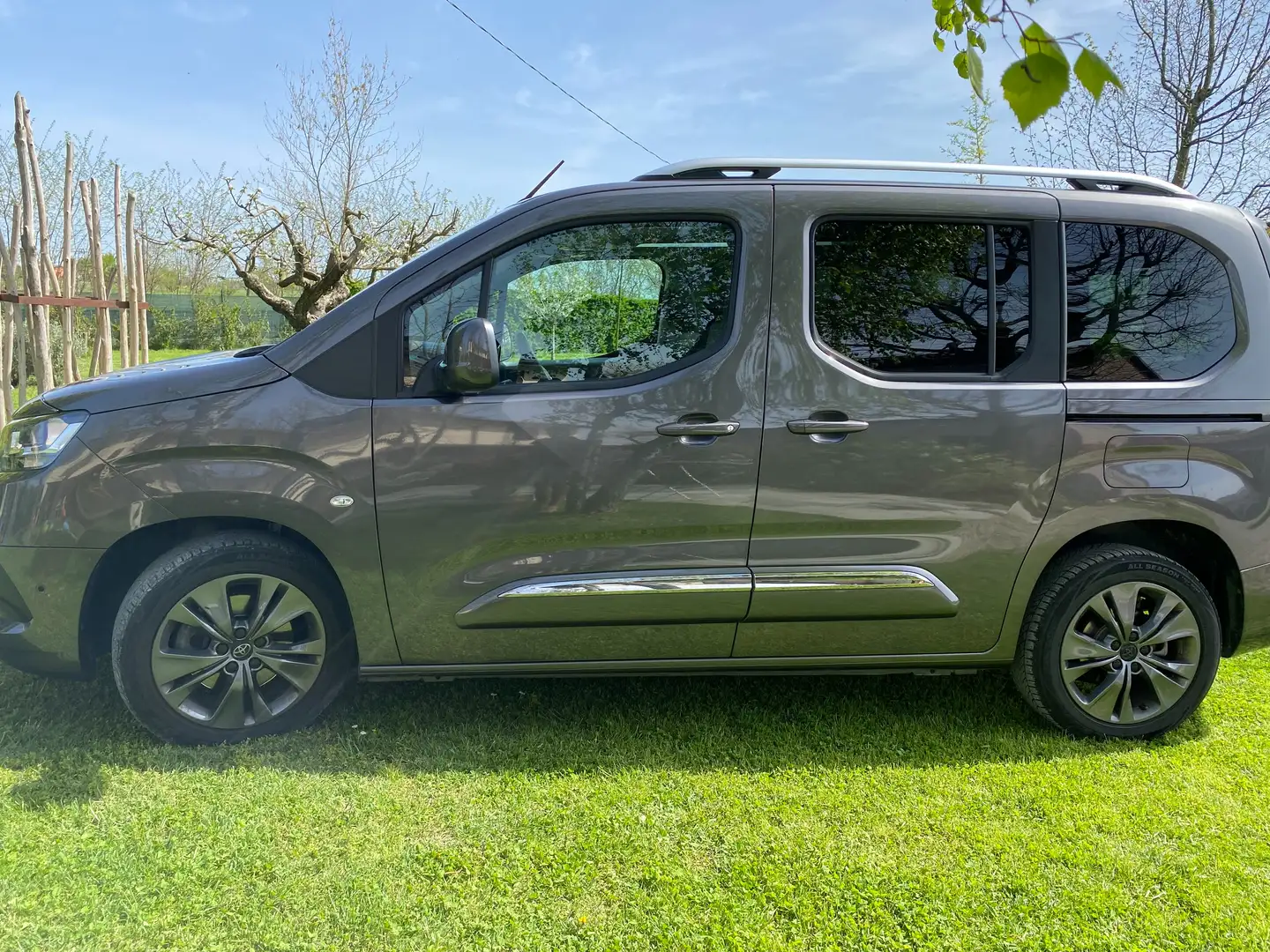 Toyota Proace City verso Gris - 2