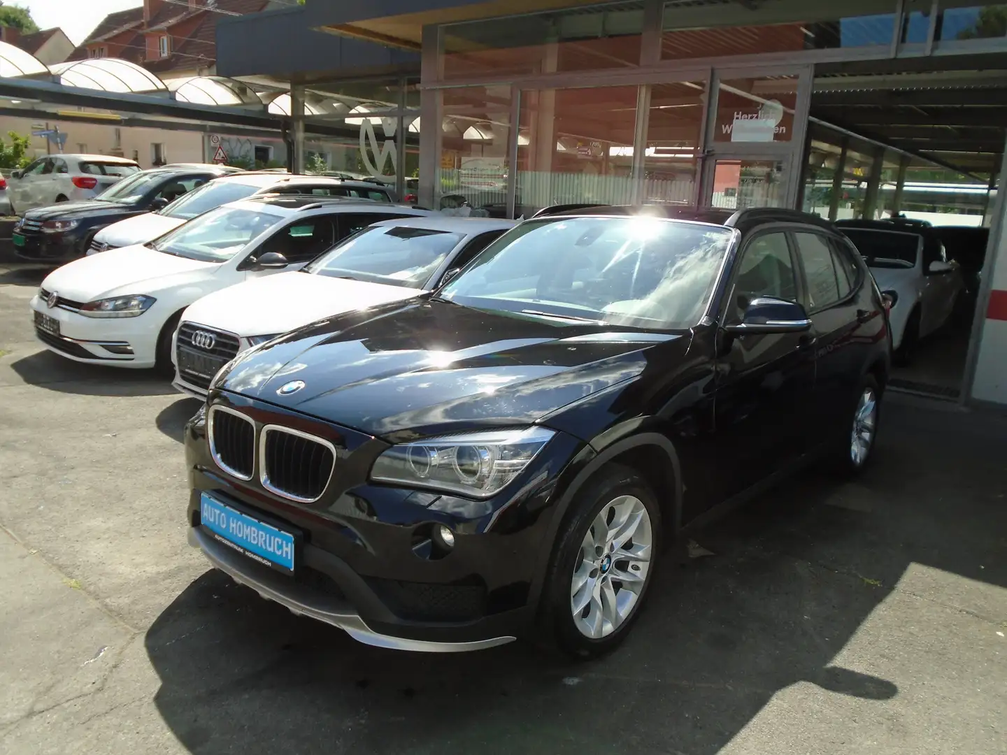 BMW X1 xDrive18d Schwarz - 1