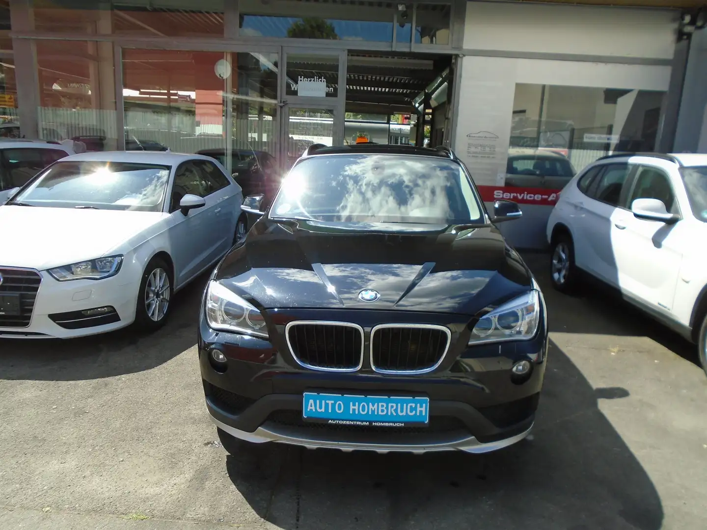 BMW X1 xDrive18d Schwarz - 2