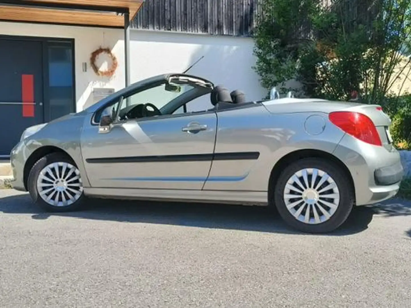 Peugeot 207 207 CC 1,6 16V Silber - 2