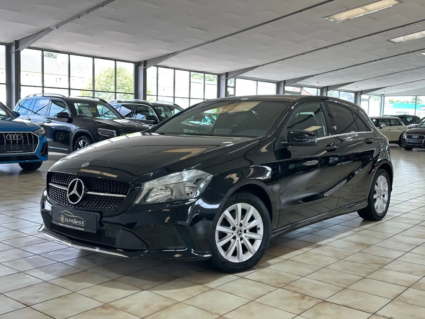 Mercedes-Benz A 180 *NAVI*PDC*KLIMA*EFH*TEMPOMAT* Noir - 1