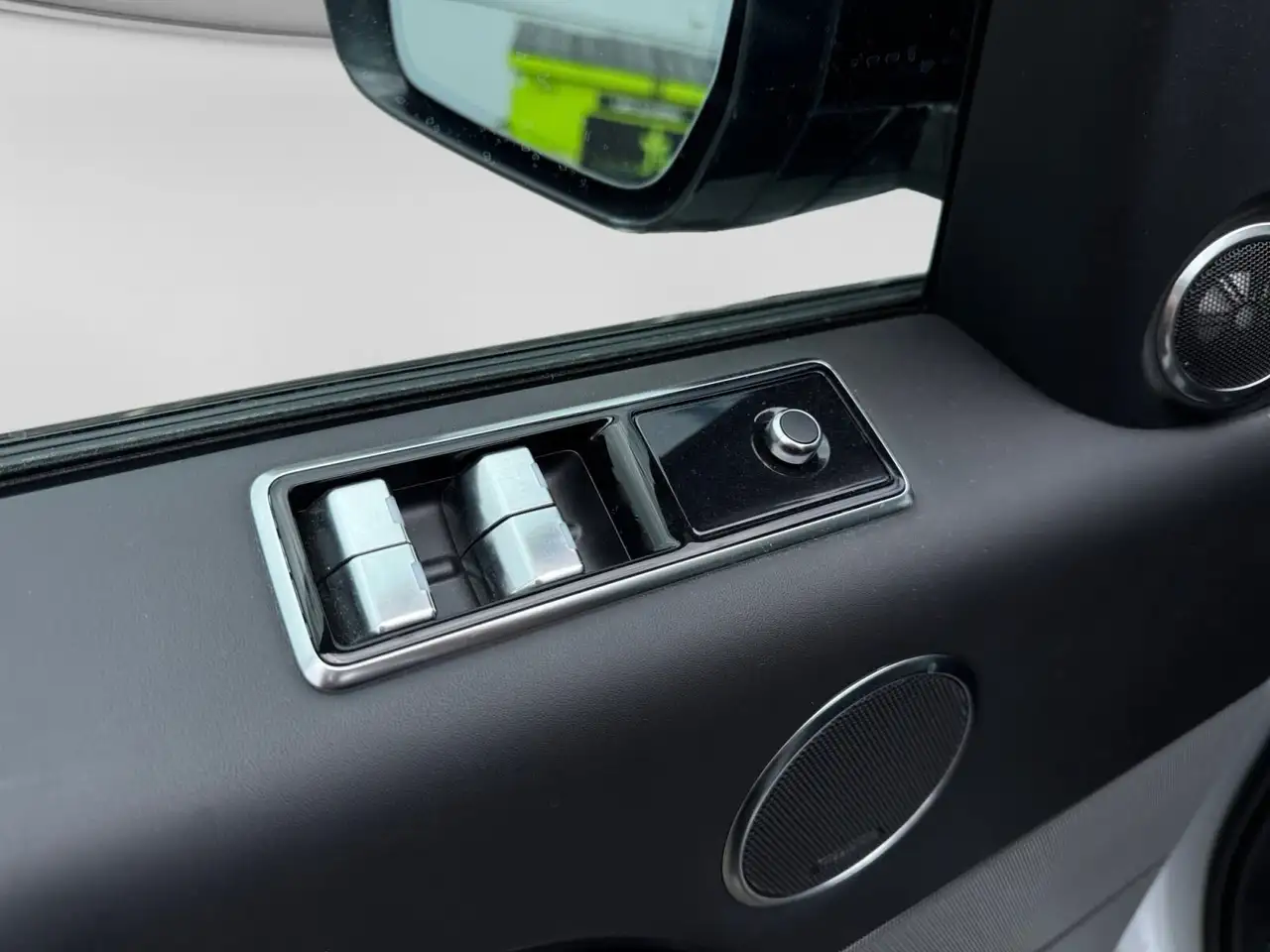 Land Rover Range Rover Sport снимка Land Rover Range Rover Sport