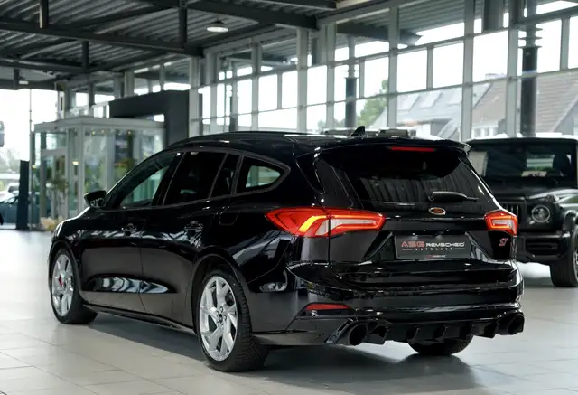 Ford Focus view 10