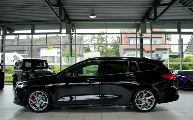Ford Focus view 12