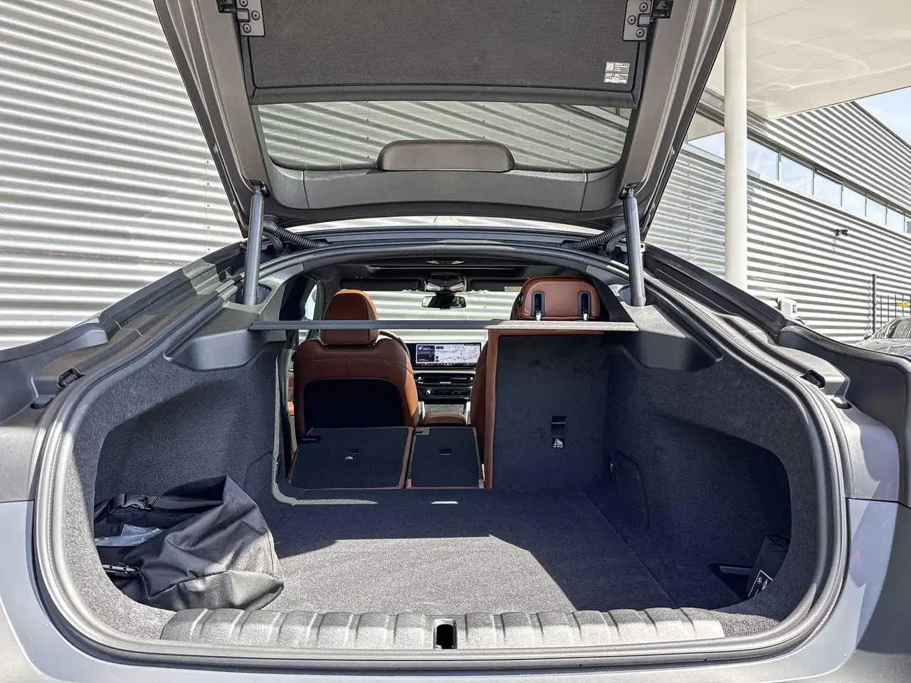 BMW i4 2026 — фото 12