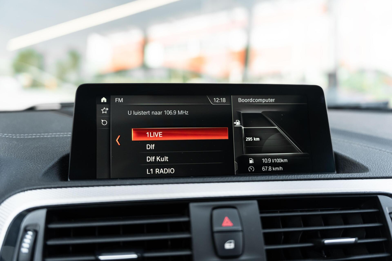 BMW 140 1-serie M140i Edition Shadow High Executive — photo 41