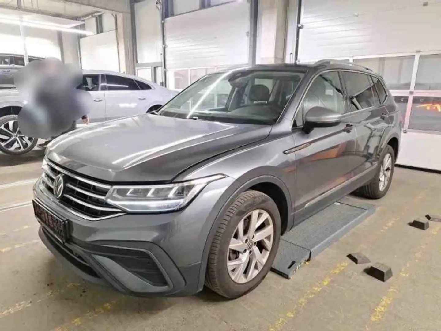 Volkswagen Tiguan Allspace 2.0 TDI LM18 ST.HEIZ AHK PANO ER Grau - 2