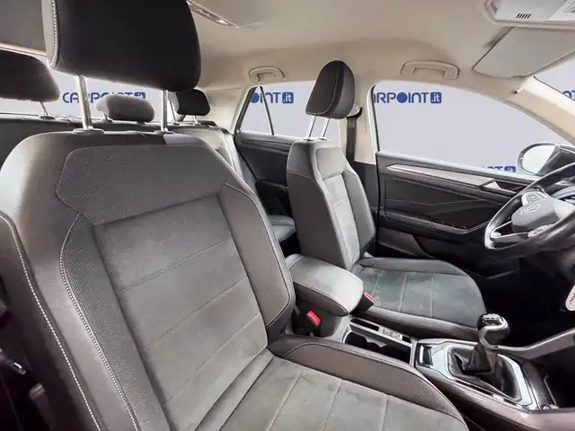Volkswagen T-Roc view 8