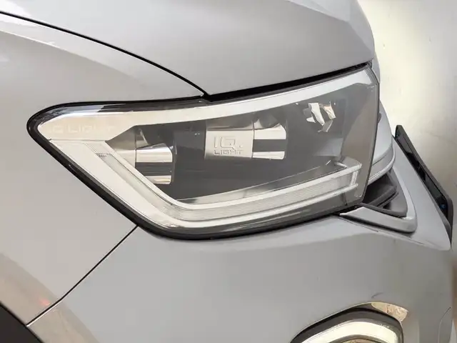 Volkswagen T-Roc view 14